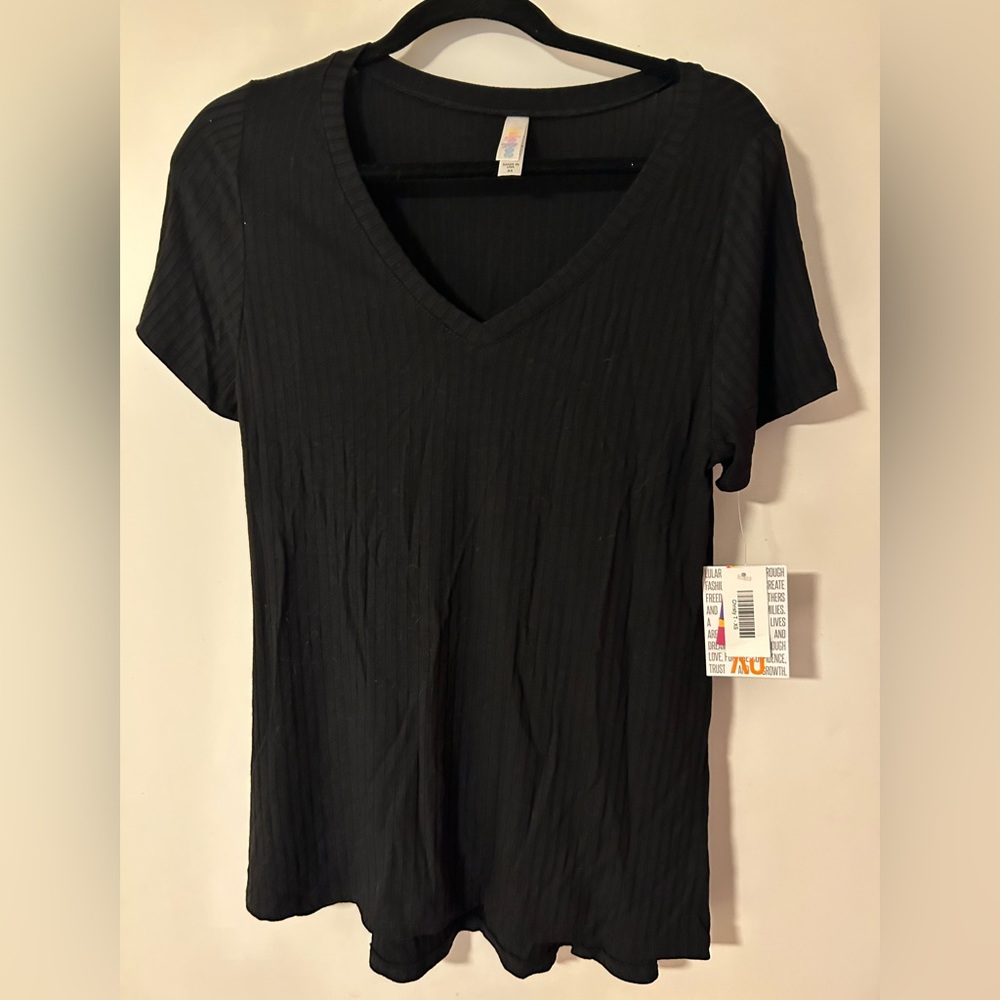 LULAROE. Black ribbed V-neck Christy T. size XS. NWT.